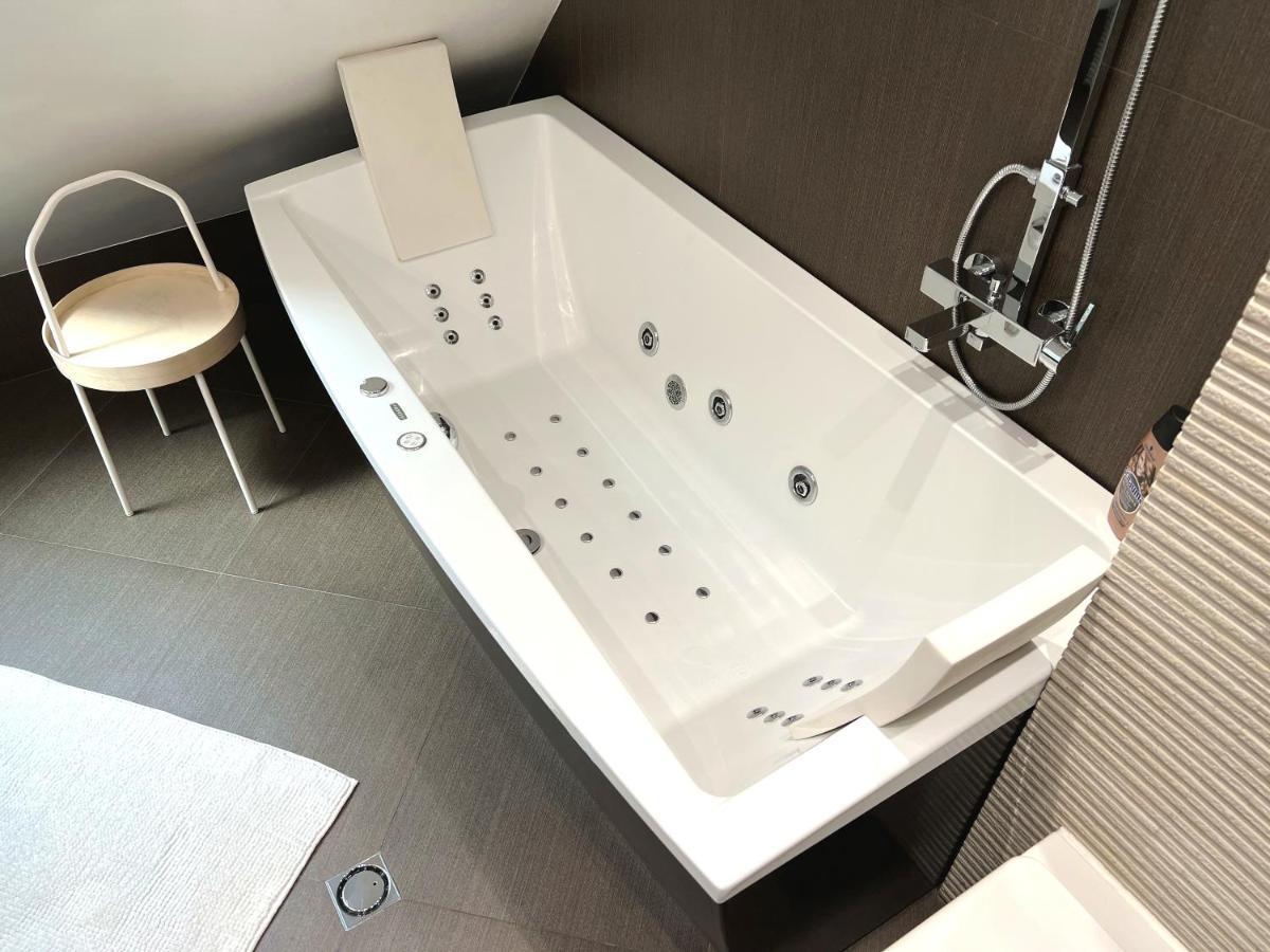 סופיה Unique Luxurious Jacuzzi Penthouse Duplex In City Center! 2 Baths! Free Parking! מראה חיצוני תמונה