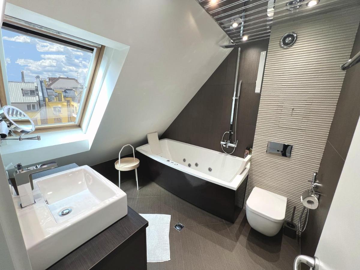 סופיה Unique Luxurious Jacuzzi Penthouse Duplex In City Center! 2 Baths! Free Parking! מראה חיצוני תמונה