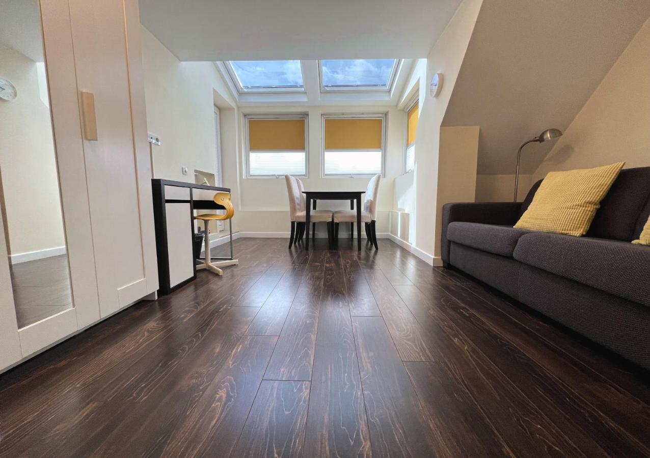סופיה Unique Luxurious Jacuzzi Penthouse Duplex In City Center! 2 Baths! Free Parking! מראה חיצוני תמונה